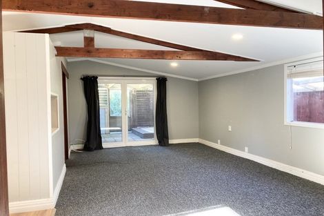 Photo of property in 14 Fairdene Avenue, Henderson, Auckland, 0610