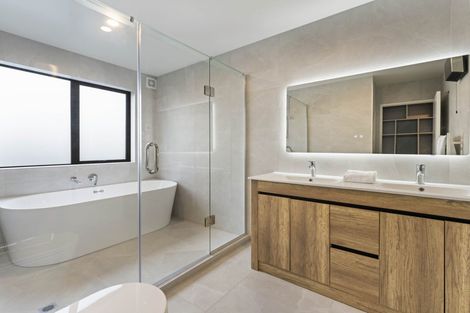 Photo of property in 17 Seagreen Avenue, Rosehill, Papakura, 2113