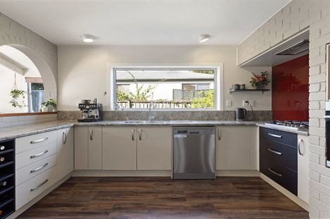Photo of property in 23 Gilbass Avenue, Hamilton Lake, Hamilton, 3204