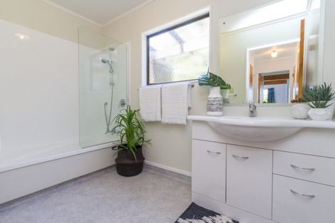 Photo of property in 33 James Cook Drive, Whitby, Porirua, 5024