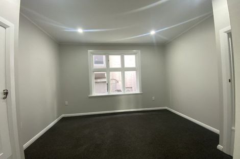 Photo of property in 230 Oriental Parade, Oriental Bay, Wellington, 6011
