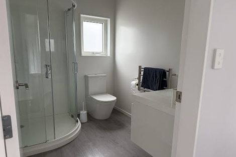 Photo of property in 12a Warrington Grove, Newlands, Wellington, 6037