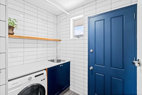 Photo of property in 37 Oakley Crescent, Hornby, Christchurch, 8042