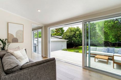 Photo of property in Peninsula Primary School, 61 Wharf Road, Te Atatu Peninsula, Auckland, 0610