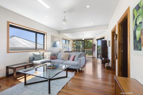 Photo of property in 274 Queens Drive, Lyall Bay, Wellington, 6022