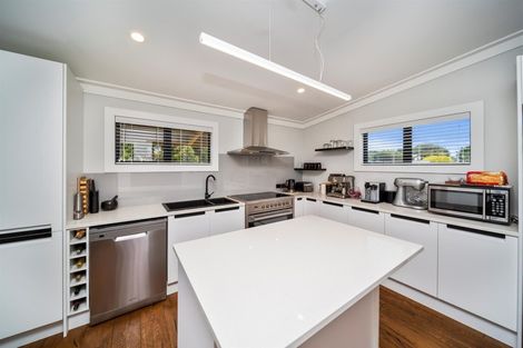 Photo of property in 42 Collins Street, Hawera, 4610