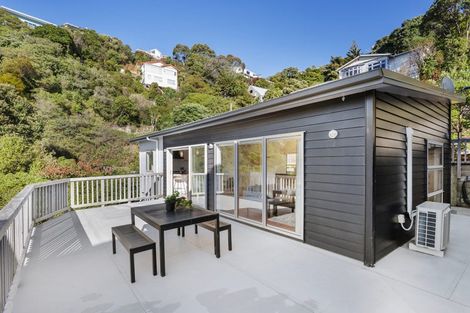Photo of property in 32 Farnham Street, Mornington, Wellington, 6021