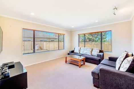 Photo of property in 19 Ashkirk Place, Wattle Downs, Auckland, 2103