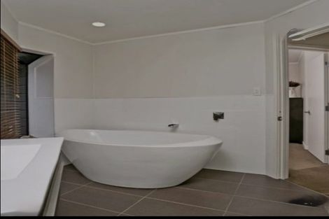 Photo of property in 1/19 Beach Road, Castor Bay, Auckland, 0620