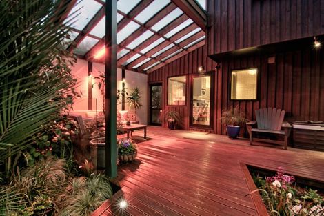 Photo of property in 3 Inaka Place, Titirangi, Auckland, 0604