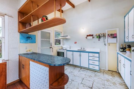 Photo of property in 20 Sunray Avenue, Titirangi, Auckland, 0604