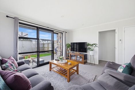 Photo of property in 15 Discovery Place, Marfell, New Plymouth, 4310
