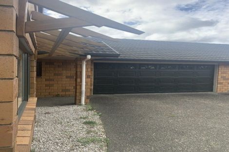 Photo of property in 1 Kittiwake Drive, Schnapper Rock, Auckland, 0632