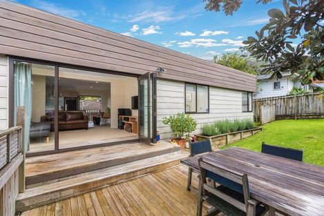 Photo of property in 2/5 Witheford Drive, Bayview, Auckland, 0629