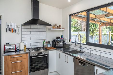 Photo of property in 12 Root Street, Gisborne, 4010