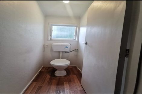 Photo of property in 1/2 Griffiths Place, Te Atatu South, Auckland, 0610