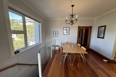 Photo of property in 16 Hungerford Road, Lyall Bay, Wellington, 6022