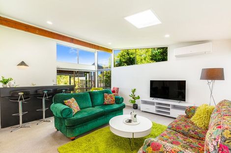 Photo of property in 8 Gregg Place, Sunnyvale, Auckland, 0612