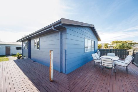 Photo of property in 61 Hillcrest Drive, Kelvin Grove, Palmerston North, 4414