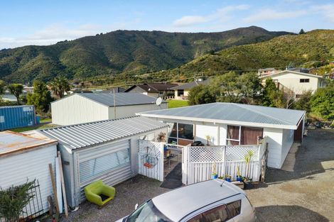 Photo of property in 25a Moana View Road, Waikawa, Picton, 7220