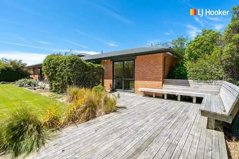 Photo of property in 1 Joshua Place, Helensburgh, Dunedin, 9010