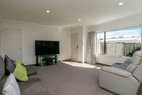 Photo of property in 2/7 Gebbie Road, Taradale, Napier, 4112