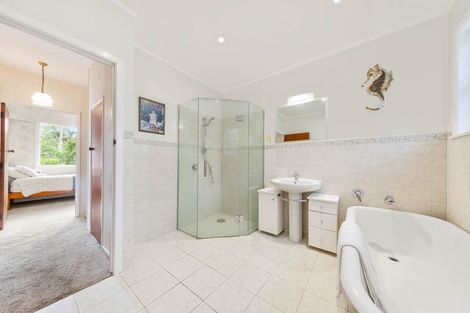 Photo of property in 2 Kay Road, Swanson, Auckland, 0614