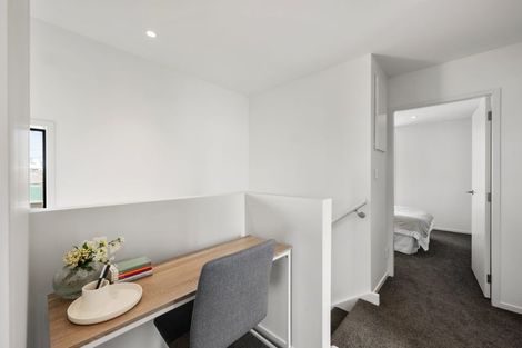 Photo of property in 96 Apu Crescent, Lyall Bay, Wellington, 6022