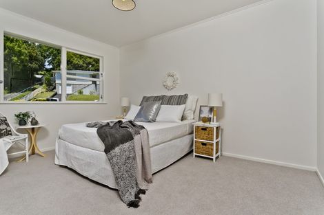 Photo of property in 18 Hatherlow Street, Glenfield, Auckland, 0629