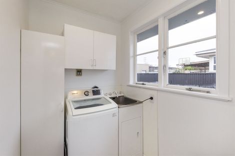 Photo of property in 3 Tararua Terrace, Cloverlea, Palmerston North, 4412