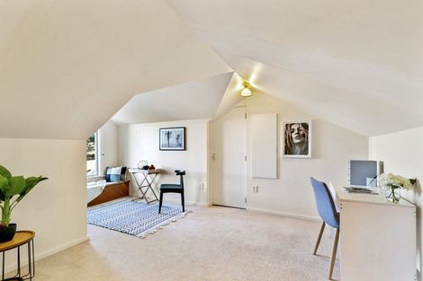 Photo of property in 61 Garden Road, Northland, Wellington, 6012