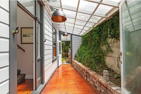 Photo of property in 62f1 Roseneath Terrace, Roseneath, Wellington, 6011