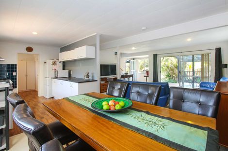 Photo of property in 2/16 Teviot Place, Totara Vale, Auckland, 0629