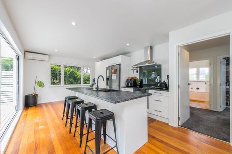 Photo of property in 10 Zealandia Road, Manly, Whangaparaoa, 0930