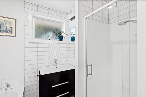 Photo of property in 37 Oakley Crescent, Hornby, Christchurch, 8042