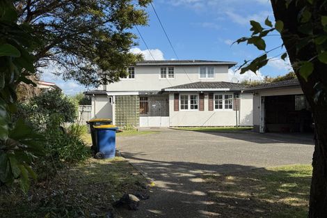 Photo of property in 115 Pupuke Road, Northcote, Auckland, 0627
