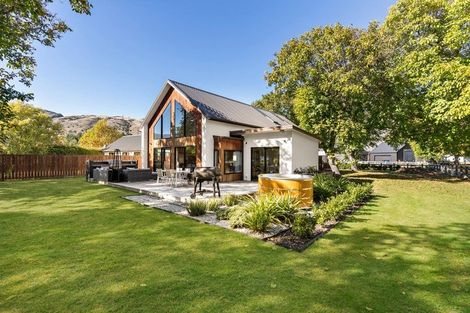 Photo of property in 13&13a Quarry Place, Lake Hayes, Queenstown, 9304