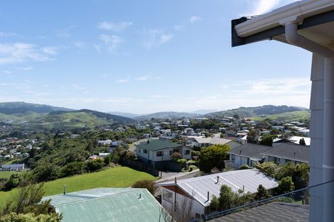 Photo of property in 14 Rice Crescent, Newlands, Wellington, 6037