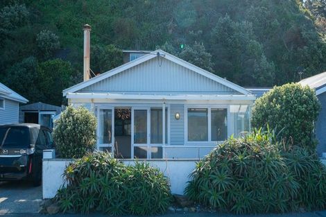Photo of property in 174 Breaker Bay Road, Breaker Bay, Wellington, 6022