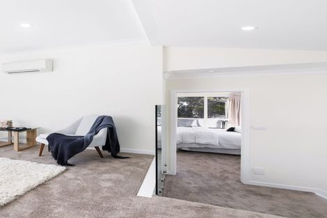 Photo of property in 16 Para Close, Fairview Heights, Auckland, 0632