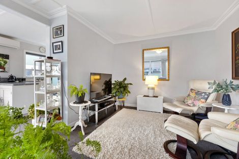 Photo of property in 5 Rainsford Street, Moturoa, New Plymouth, 4310