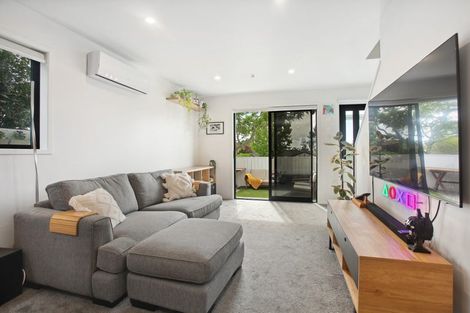 Photo of property in 6/2 Jadewynn Drive, Massey, Auckland, 0614