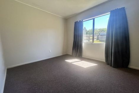 Photo of property in 1/21 Lowtherhurst Road, Massey, Auckland, 0614
