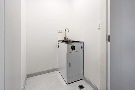 Photo of property in 4/17 Rewarewa Road, Te Atatu Peninsula, Auckland, 0610