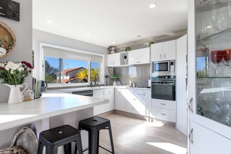 Photo of property in 5 Downing Place, Welcome Bay, Tauranga, 3112