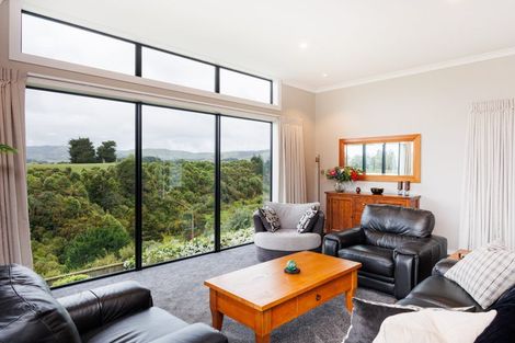 Photo of property in 10 Coutts Way, Fitzherbert, Palmerston North, 4410