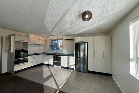 Photo of property in 4 Tiller Close, Kelvin Grove, Palmerston North, 4414
