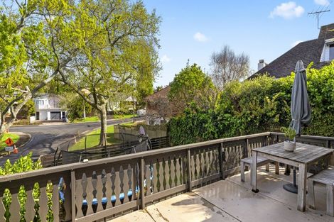 Photo of property in 2 Hartles Place, Mellons Bay, Auckland, 2014