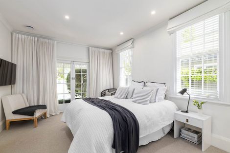 Photo of property in 33 Hawkesbury Avenue, St Albans, Christchurch, 8014