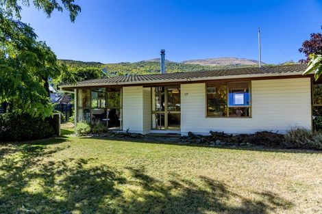 Photo of property in 37 Adamson Drive, Arrowtown, 9302